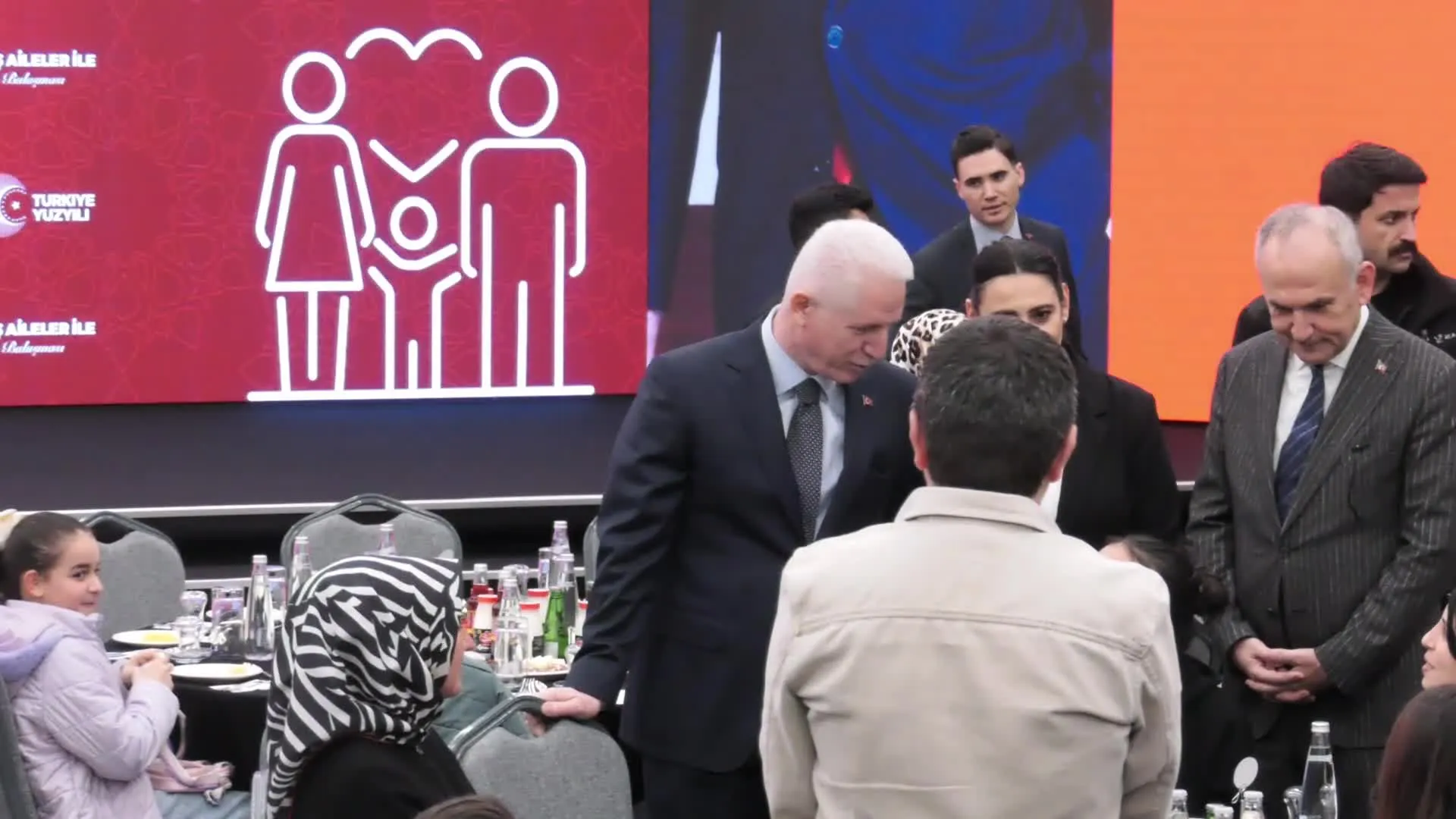 Vali Gül, yetim aileleriyle  iftarda buluştu